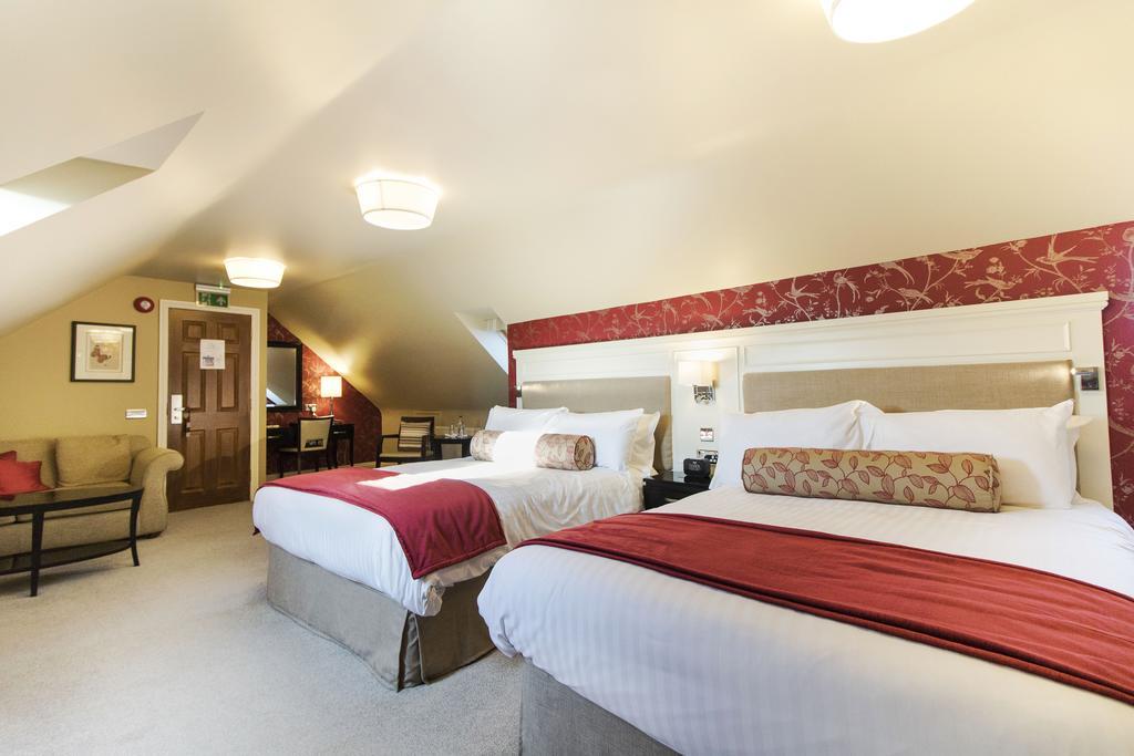 The Shrubbery Hotel, Hotel